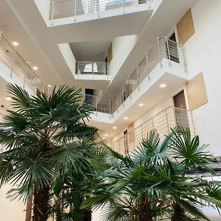 アパート Lilie In Mit Tiefgarage, New And Modern ヘーヴィーズ