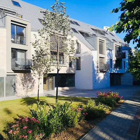 Lilie In Mit Tiefgarage, New And Modern アパート