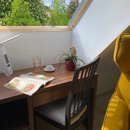 Lilie In Mit Tiefgarage, New And Modern ヘーヴィーズ