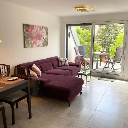 Lilie In Mit Tiefgarage, New And Modern ヘーヴィーズ