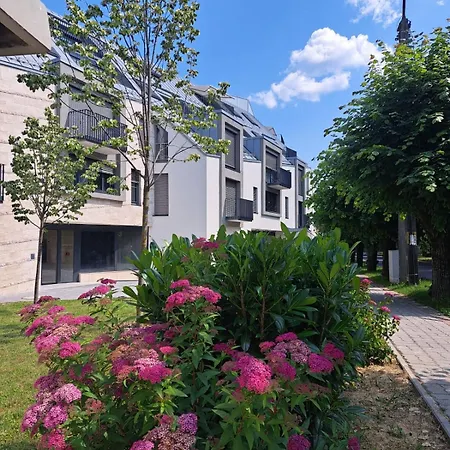 アパート Lilie In Mit Tiefgarage, New And Modern