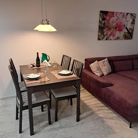 Lilie In Mit Tiefgarage, New And Modern