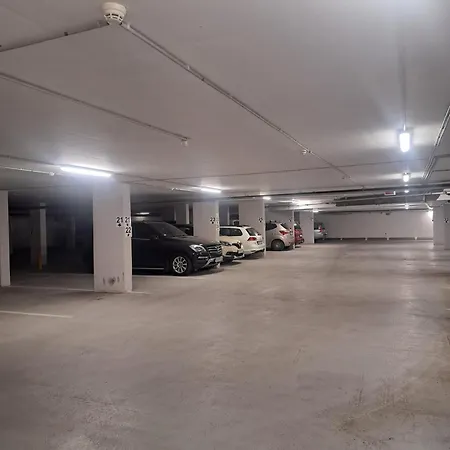 Lilie In Mit Tiefgarage, New And Modern Apartament